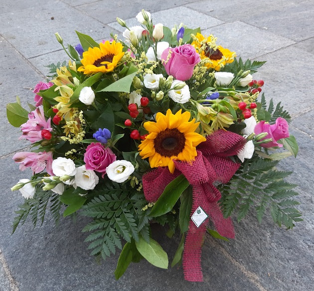 cesto fiori colorati